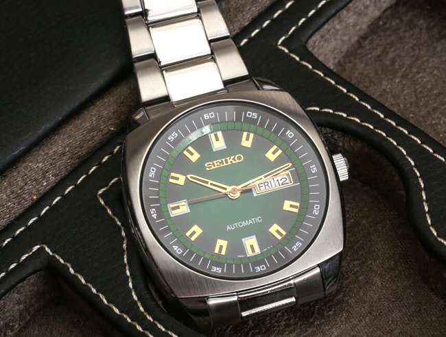 Đồng hồ Seiko mặt vuông